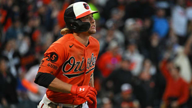 Gunnar Henderson hits a home run.